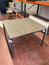 E3 vierkante tafel