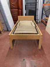 Houten bedframe met elektrische bodem 48 Houten bedframe met elektrische bodem