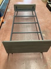 eenpersoons bedframe met metalen lattenbodem 59 eenpersoons bedframe met metalen lattenbodem