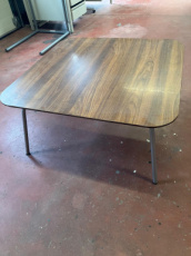 Houten salontafeltje (donker)
