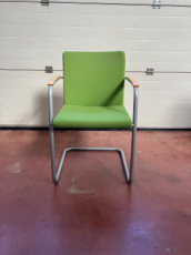 Groene vergaderstoel Groene vergaderstoel