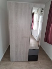 Kledingkast met spiegel