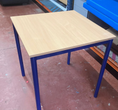 Kleine vierkante tafel