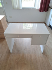 Wit lak bureau